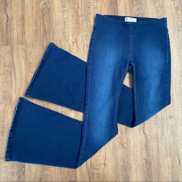 Free People Denim - Sale 🎉Free People Pull On Flare Jeans